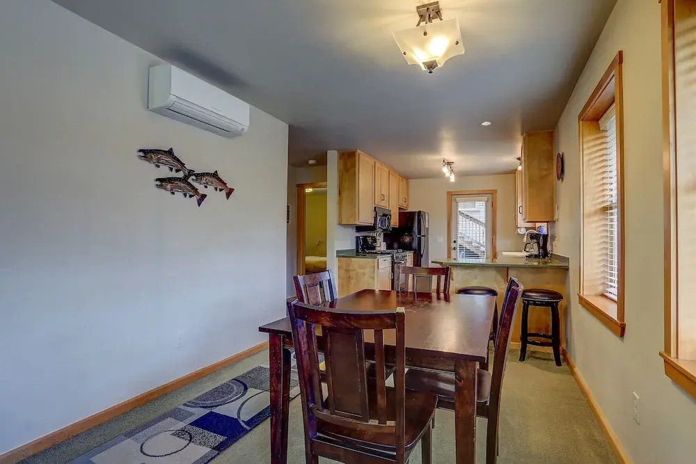 Hutson's Hideaway 1 Bedroom Apts by Redawning