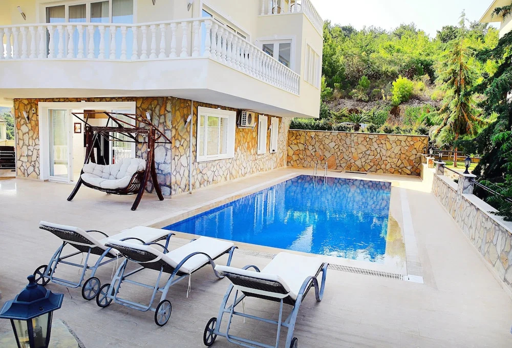 5 Bedroom Villa With Private Pool