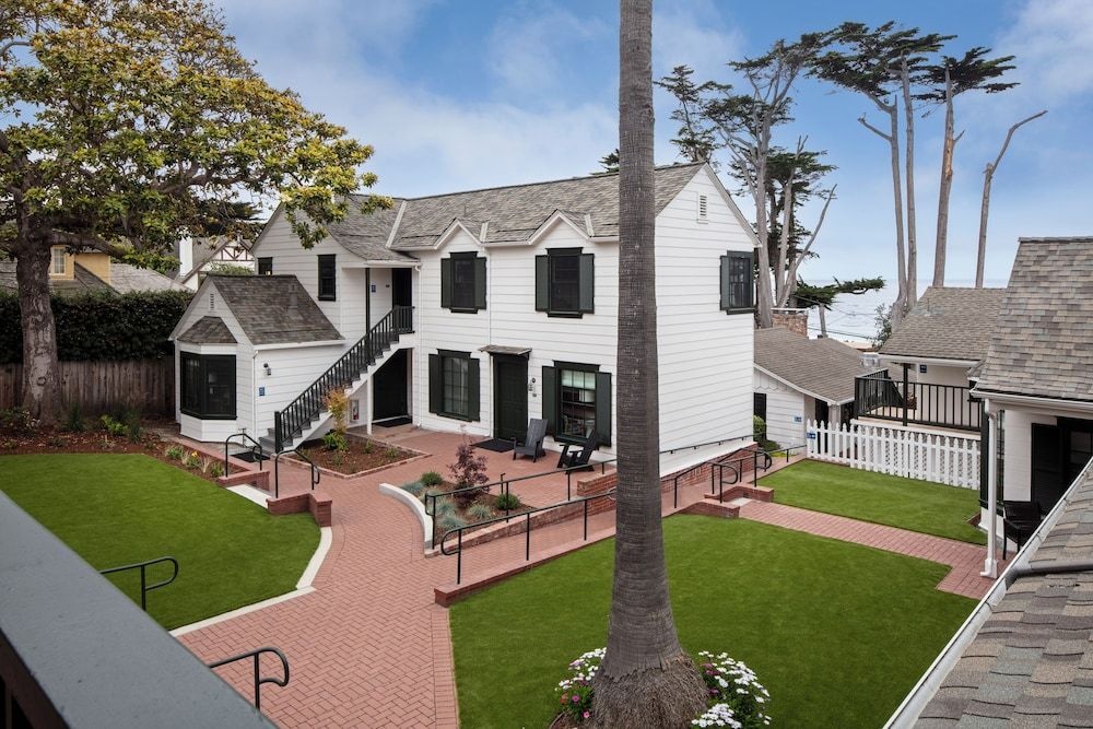Carmel Beach Hotel
