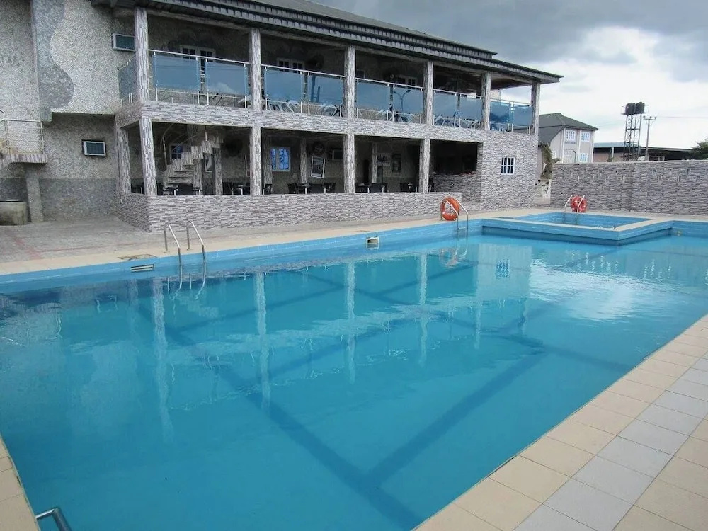 Harvesters' Hotel And Suites