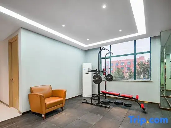 Vienna Classic Hotel (Ningbo University Kongpu subway station hotel)