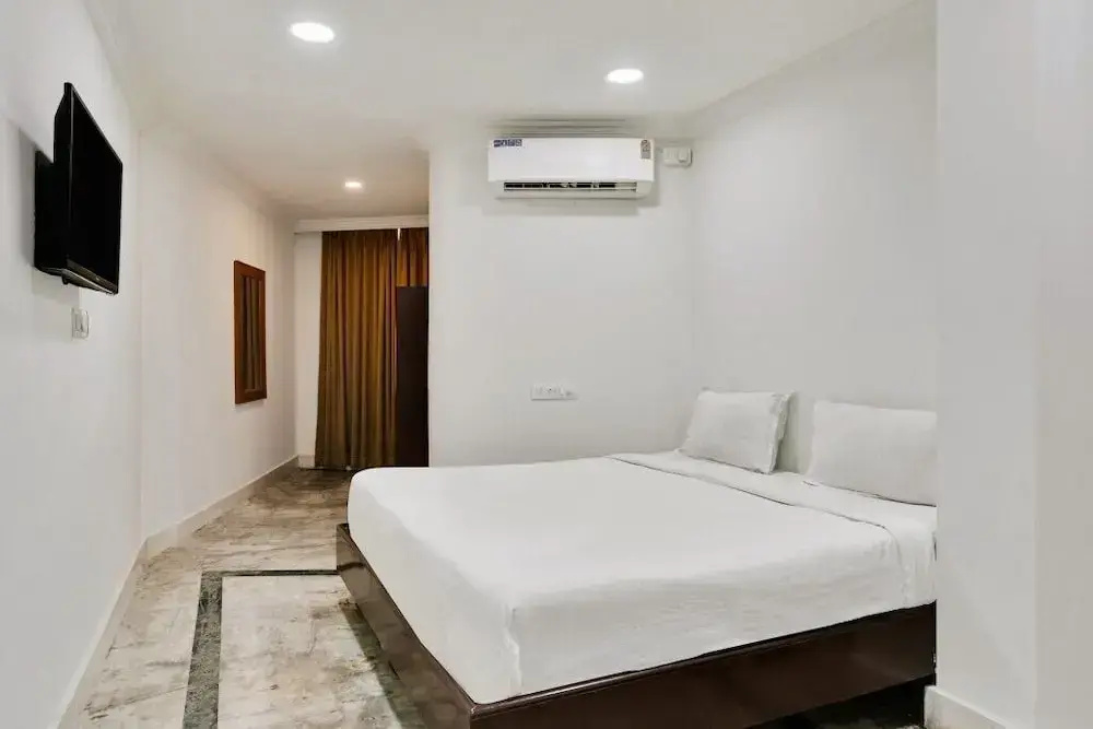 iROOMZ Hotel Hyderabad Towers