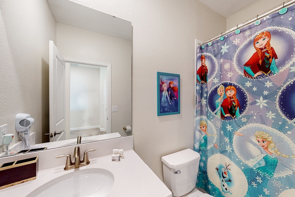 Luxury Home With a Private Pool & Game Room - Resort Amenities, Great Location