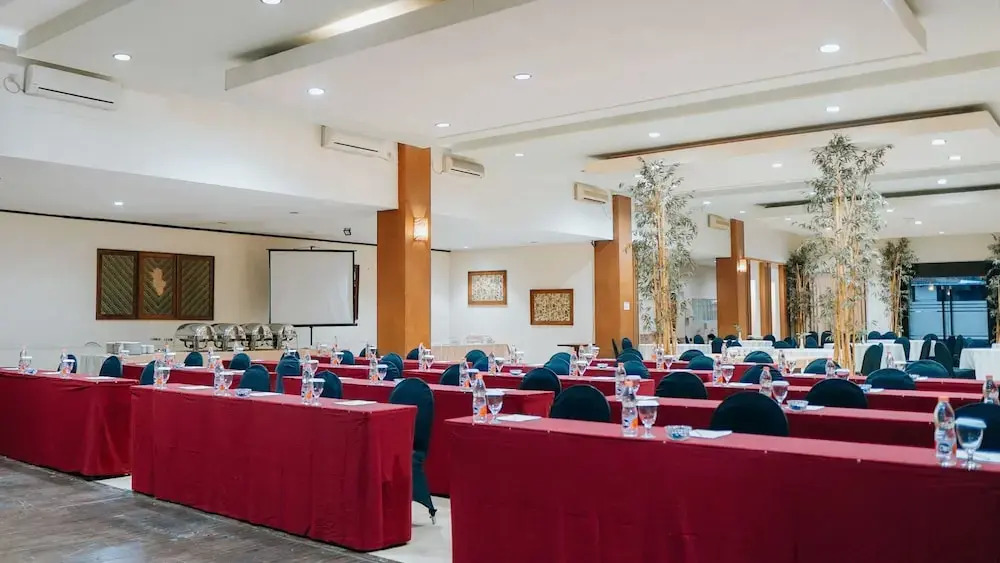 Tuwuh Hotel at Kayutangan