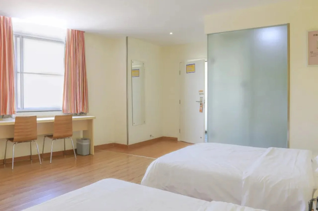 7Days Inn Chain Hotel (Guangzhou Beijing Road Gongyuanqian Subway Station)