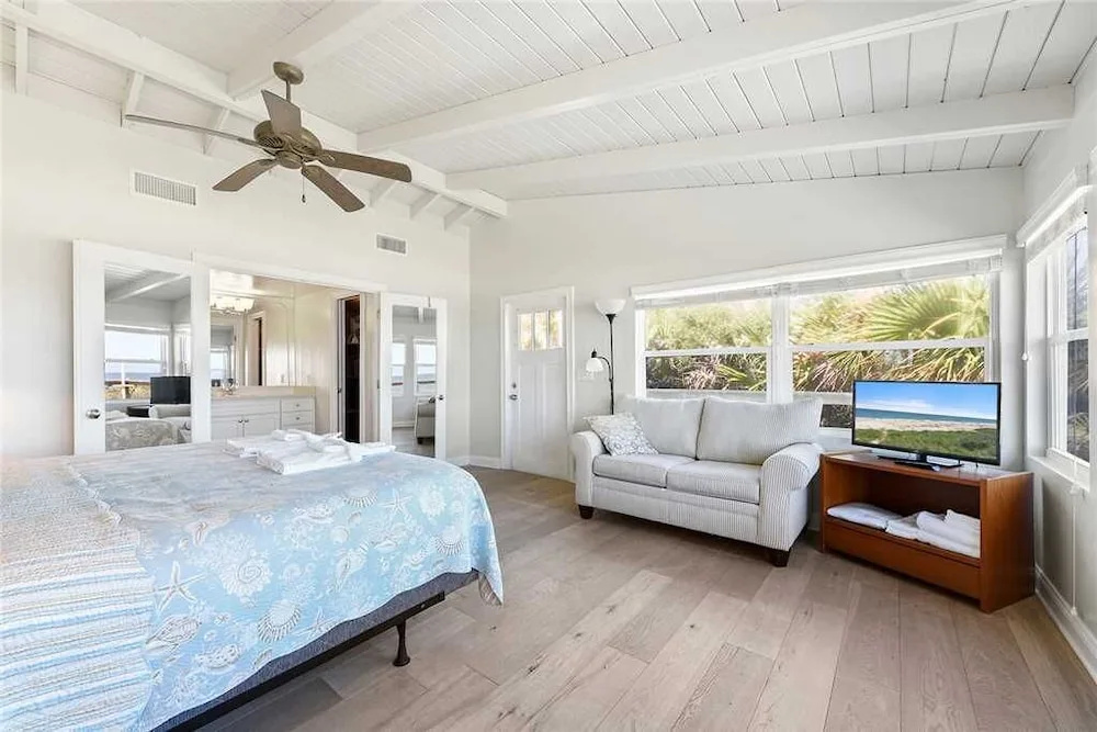 Coastal Charm, 2 Bedrooms, Ocean Front, Sleeps 6