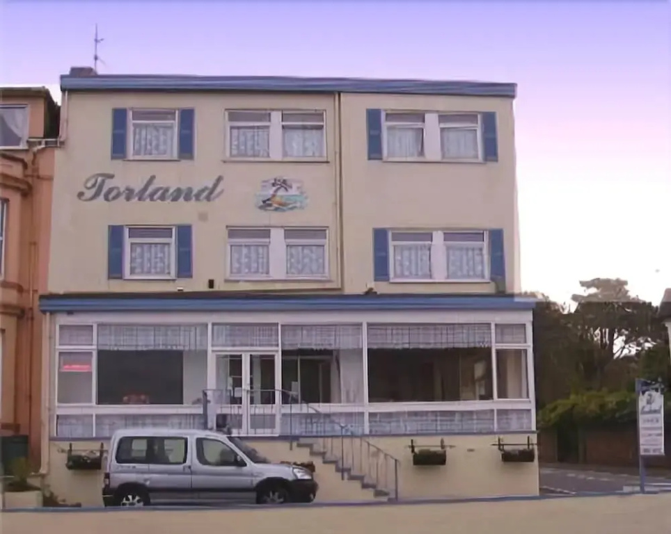 The Torland - Paignton Seafront - free parking, all rooms en-suite