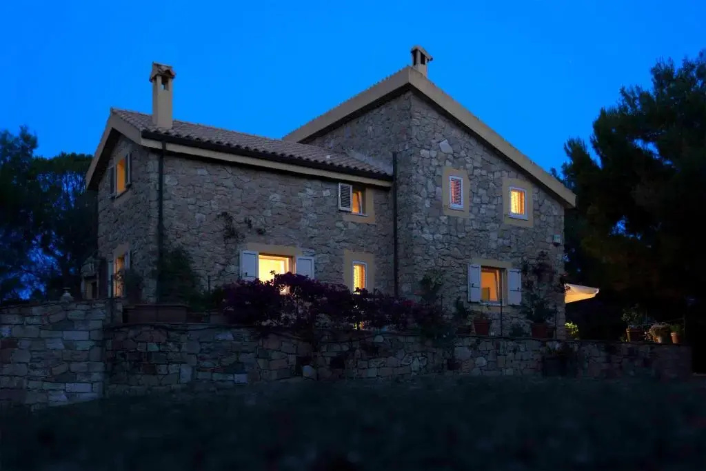 Sardegna - Villa Con Parco e Piscina a Carloforte