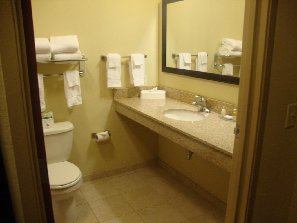 Cobblestone Inn & Suites - Carrington