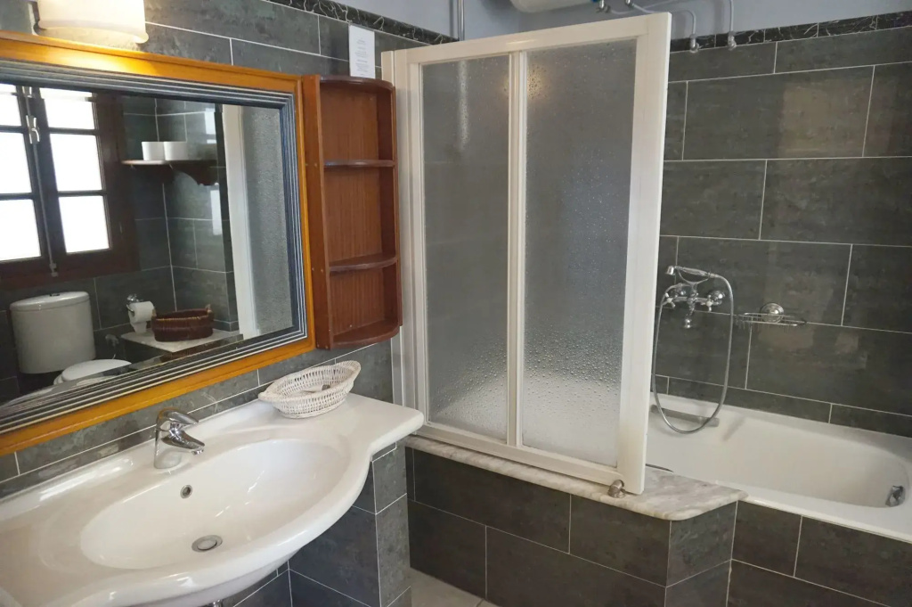Faros Suites (Adults Only)