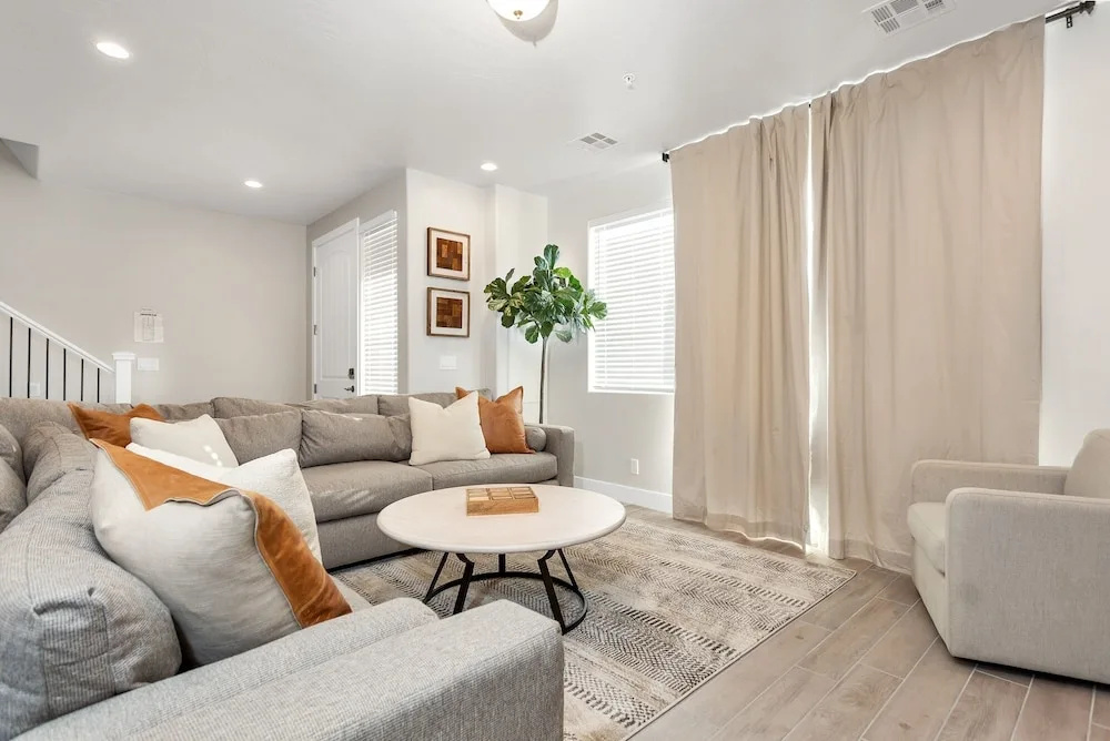 Family Fun Getaway #2339 4 Bedroom Townhouse by Redawning
