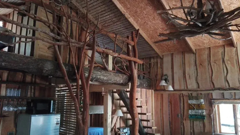 Wonderful rustic cabin, with native trees, with Rio Trancura, equipped