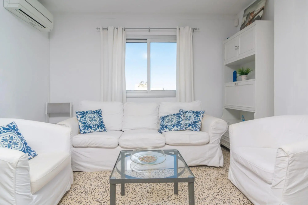 RAN DE MAR (CAN PICAFORT) - ADULTS ONLY - Fabulous seafront apartment with wonderful beach views. Free WiFi.