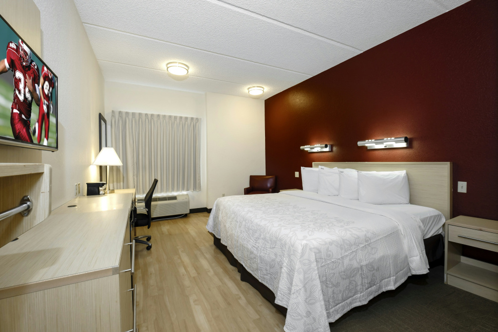 Red Roof Inn PLUS + Gainesville