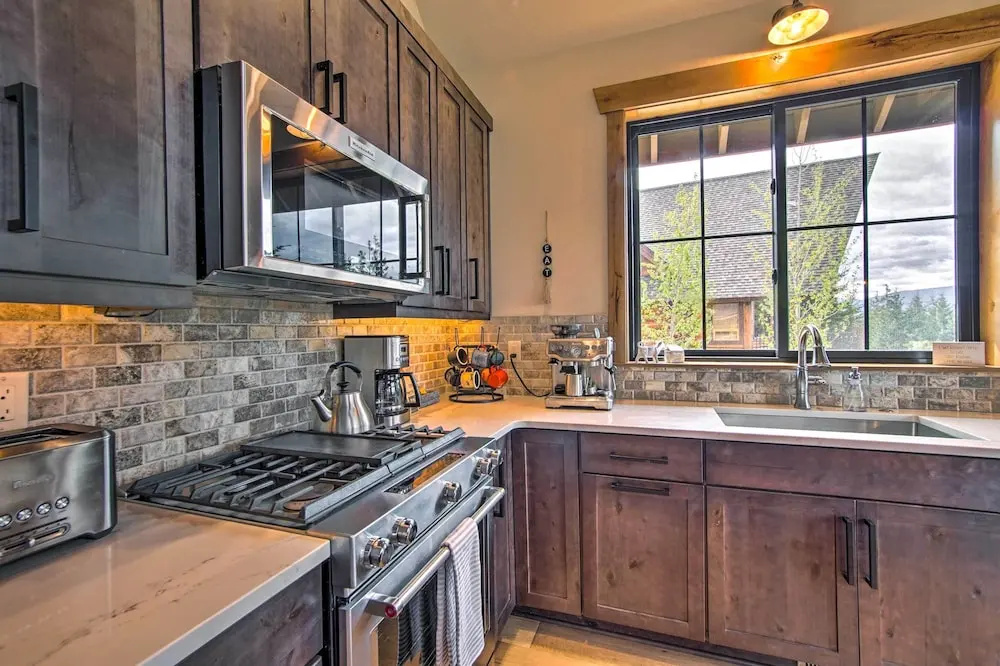 Soak, Night Ski & Explore! Cle Elum Mtn-view Cabin