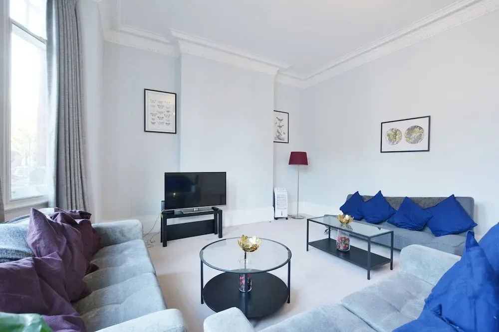 The Knightsbridge Apartment
