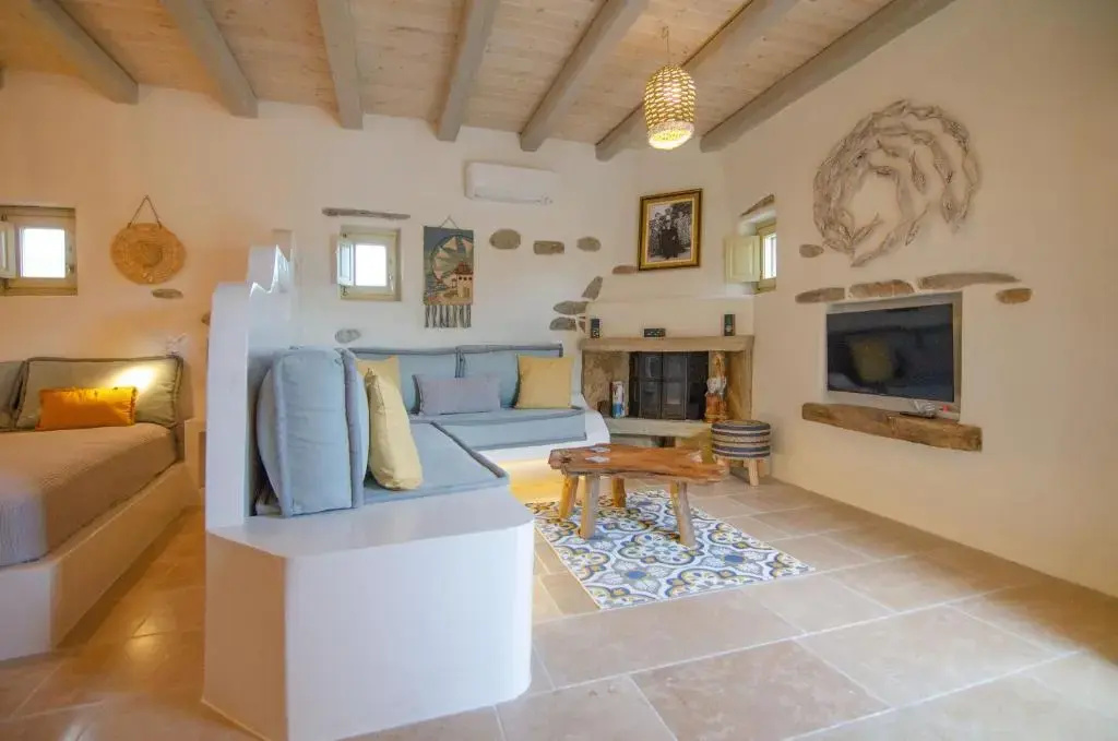 Anthoula's House