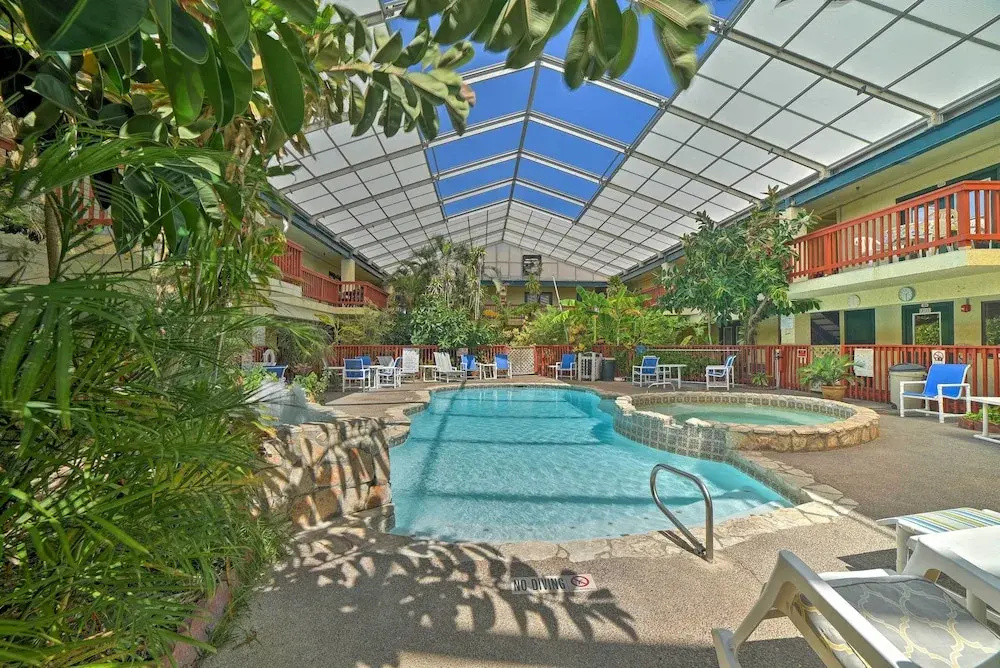 Corpus Christi Condo w/ Pool: Walk to the Beach!