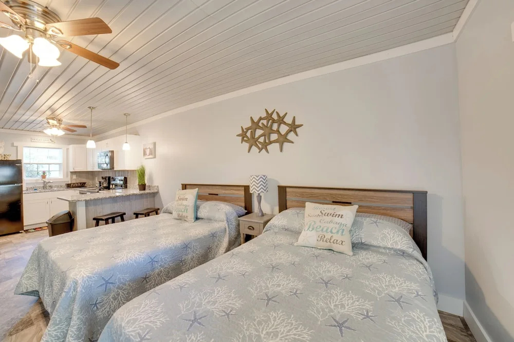 Ocean Isle Beach Studio w/ Patio - 1 Mi to Pier!