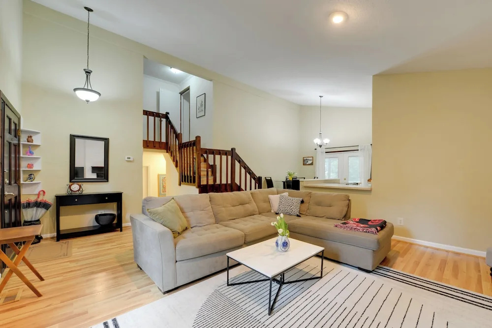 Cozy Cary Abode ~ 10 Mi to Downtown Raleigh!