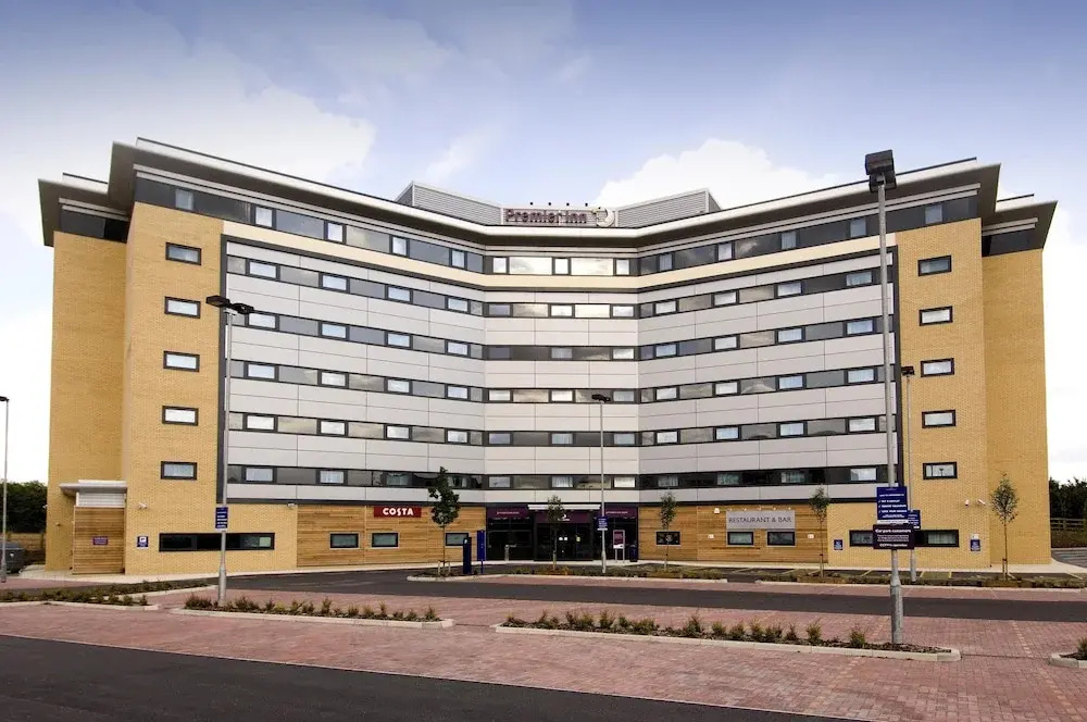 Premier Inn Manchester Airport - M56/J6 Runger Lane North