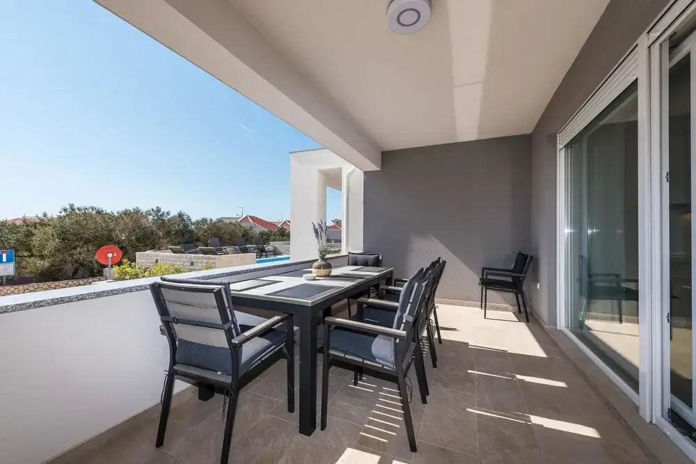 Apartments with Pool Villa Zora