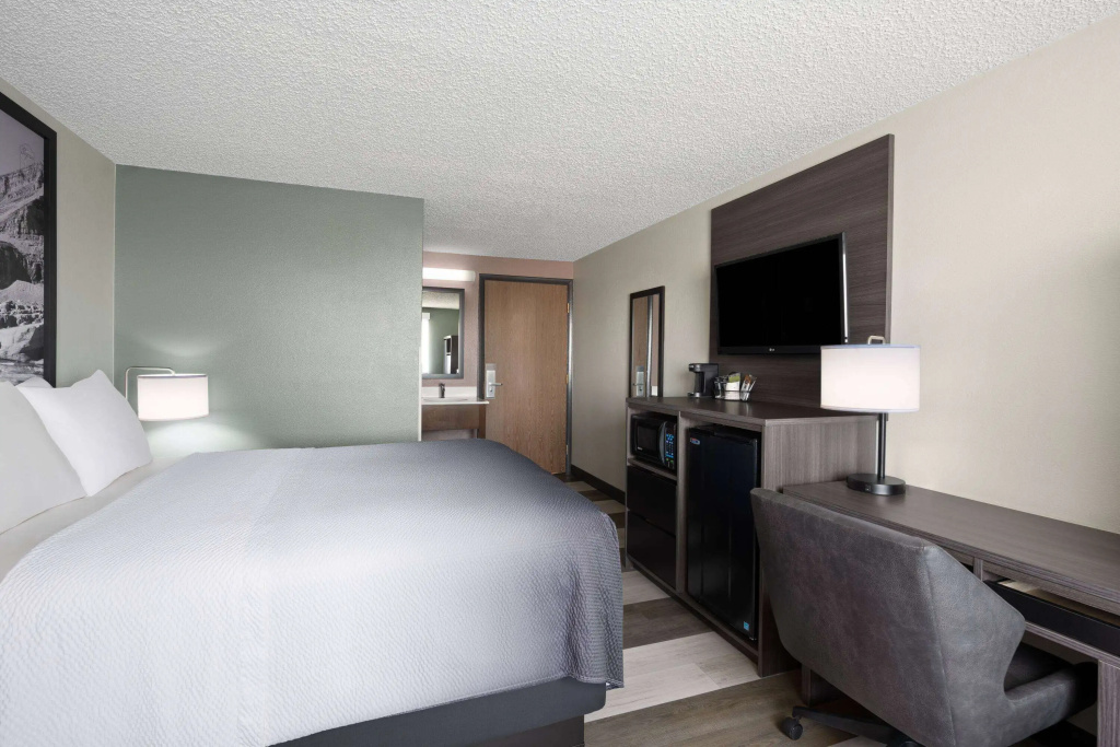 Super 8 by Wyndham Conrad