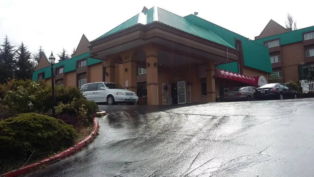 Sutton Suites Hotel