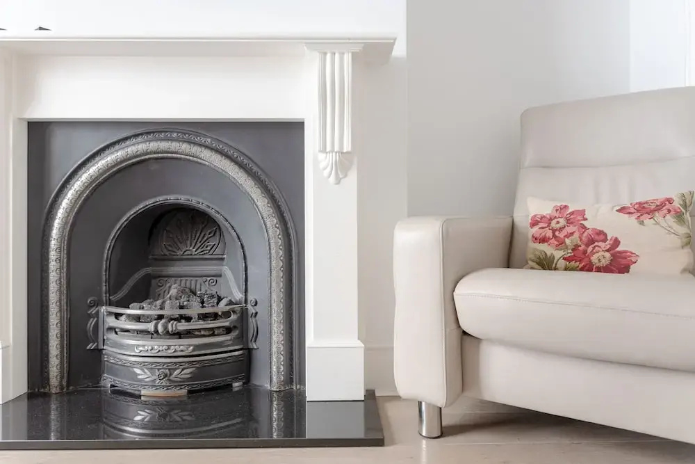 Lovely 4 Bedroom, 3 Storey East London House With Garden