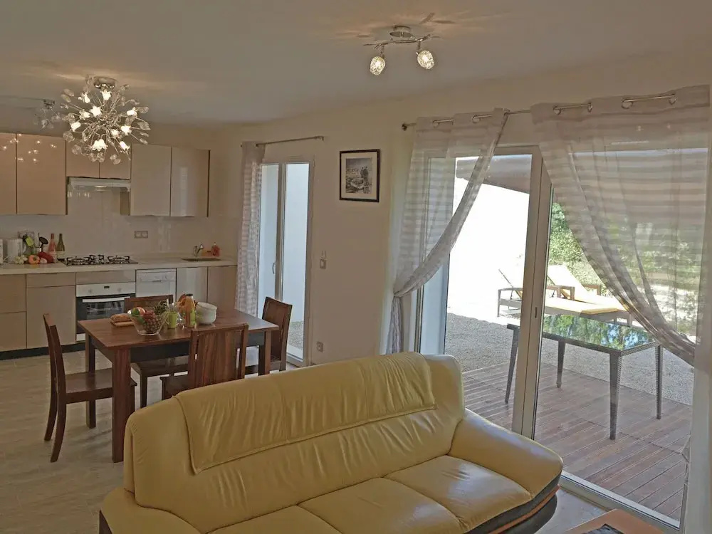 Modern air conditioned villa with pool on the Cote d 'Azur in beautiful surroundings
