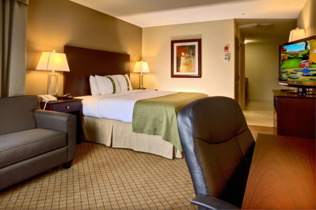 Holiday Inn Hotel and Suites-Kamloops by IHG