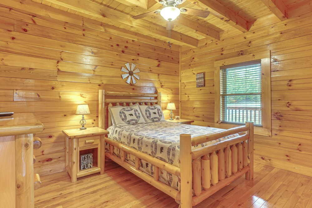 Mtn-view Gem w/ Hot Tub + Game Room in Sevierville