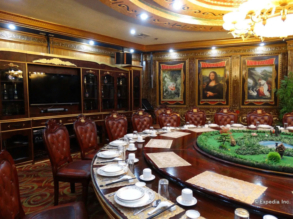 Lido De Paris Hotel