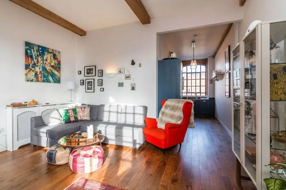 Apartment 86