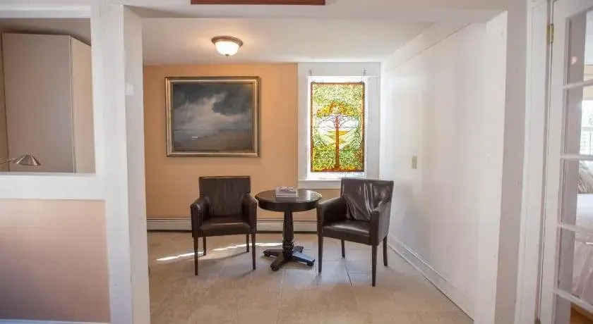 Entire Historic 5 Bed 5 Bath Inn Sleeps 17