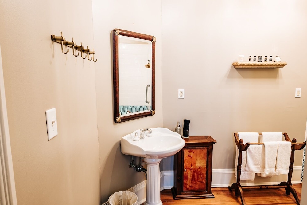 Heritage House Bed & Breakfast