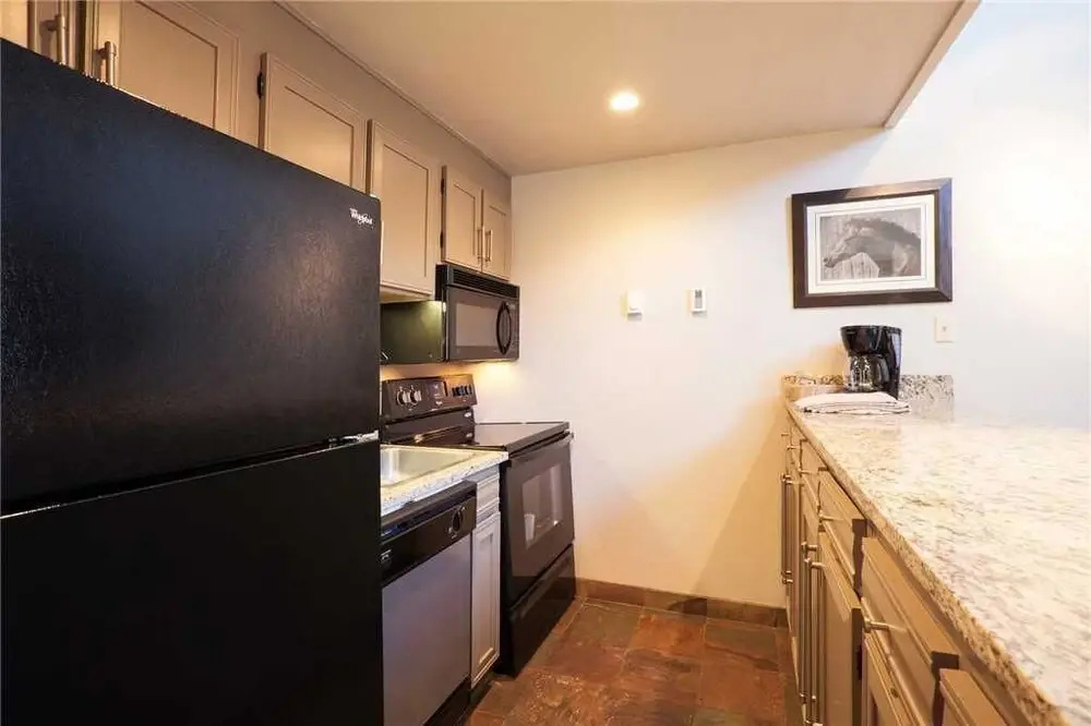 West Condominiums - W3236