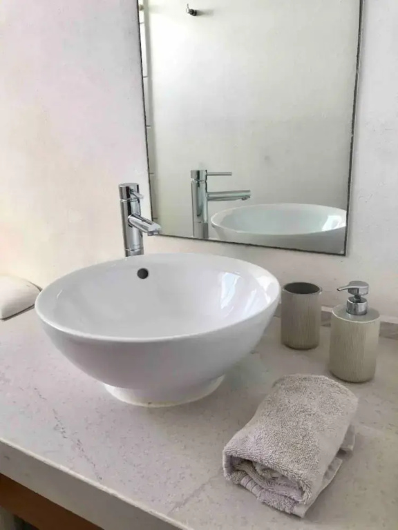 OCEAN beachfront 4 BDR -Amazing Oceanview