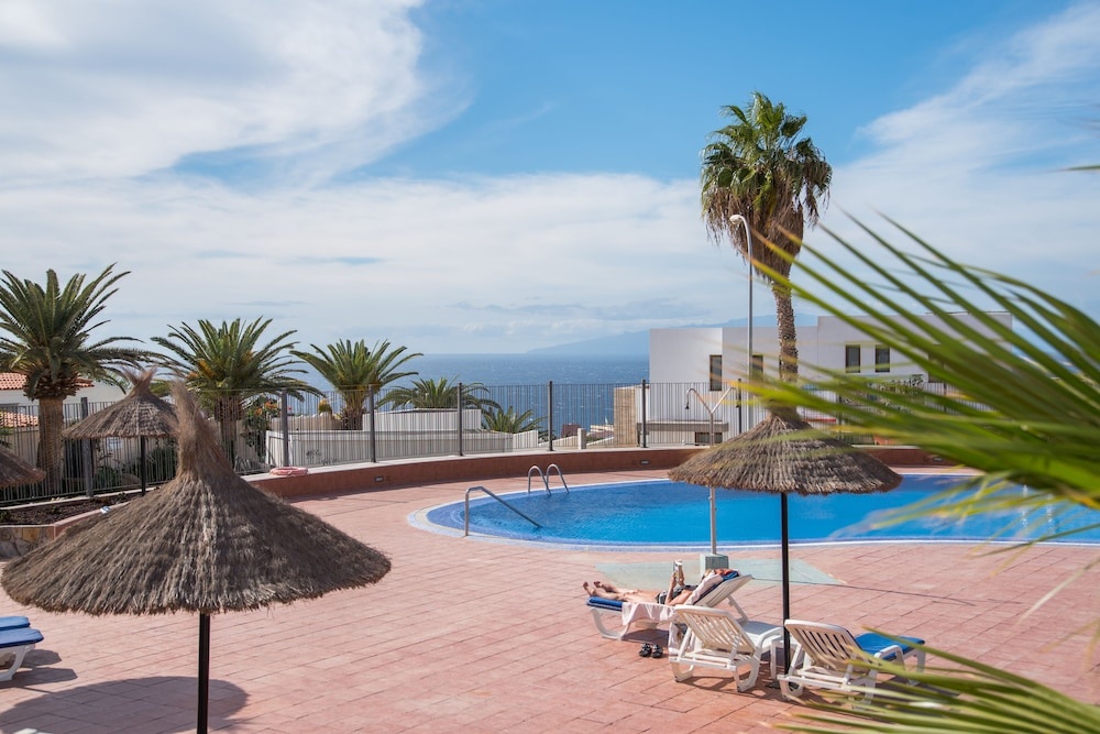 Tidy Little Apartment, Air Conditioning and Pool