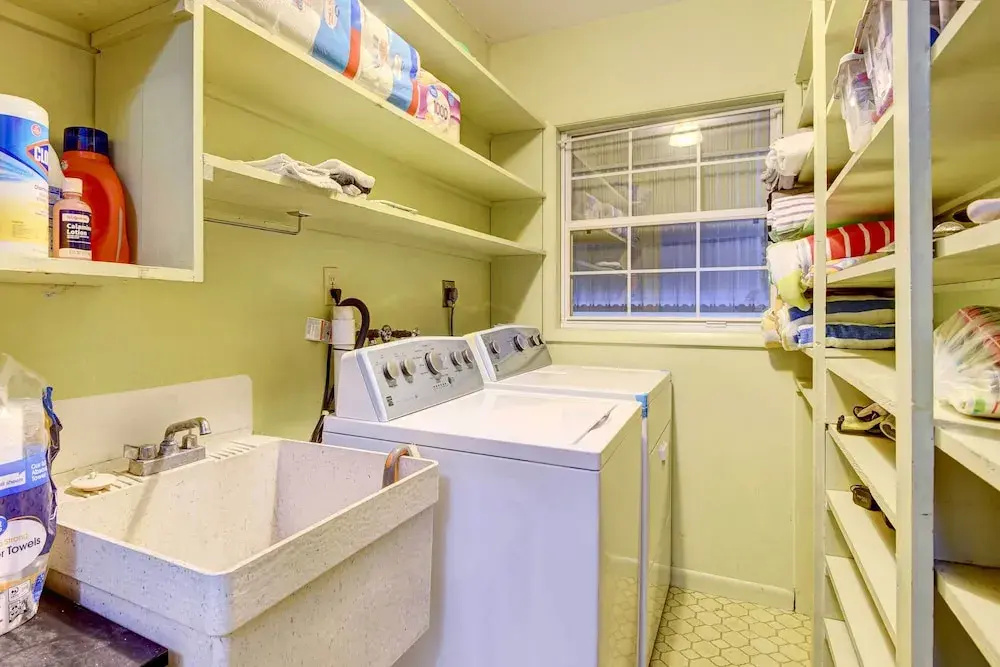 12 Mi to Beach Cottage with Pool in Bradenton