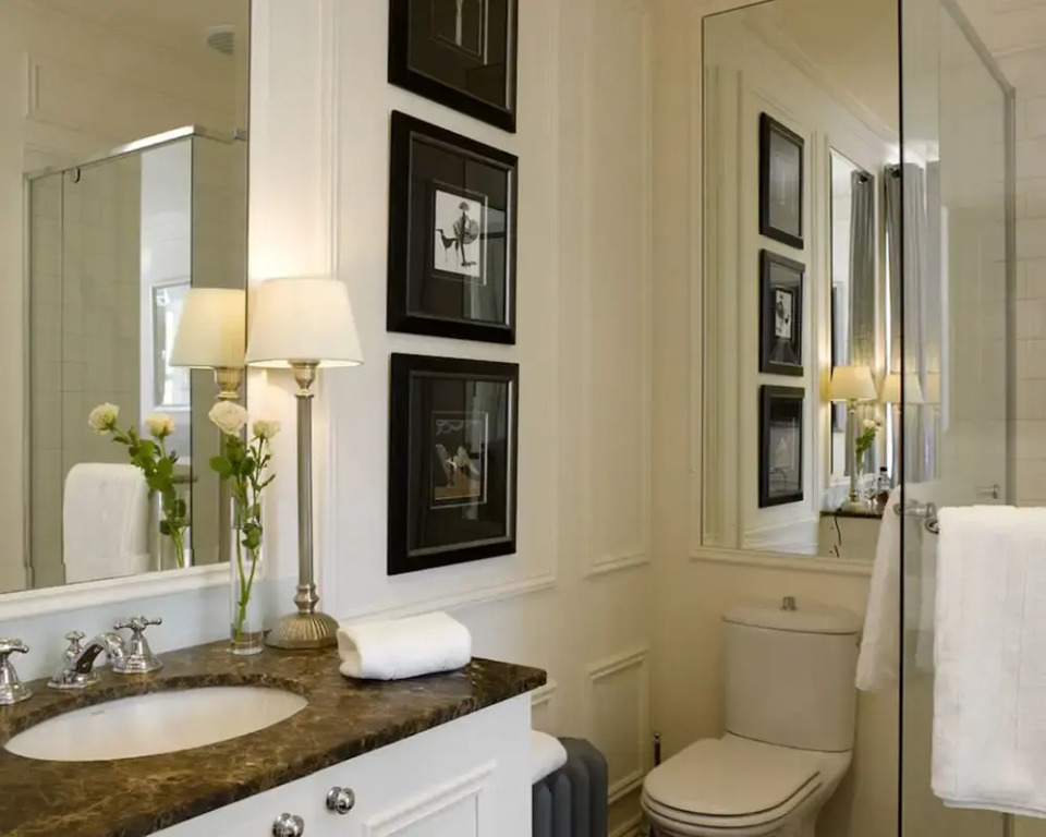 Andre's Mews Luxury Serviced Apartments