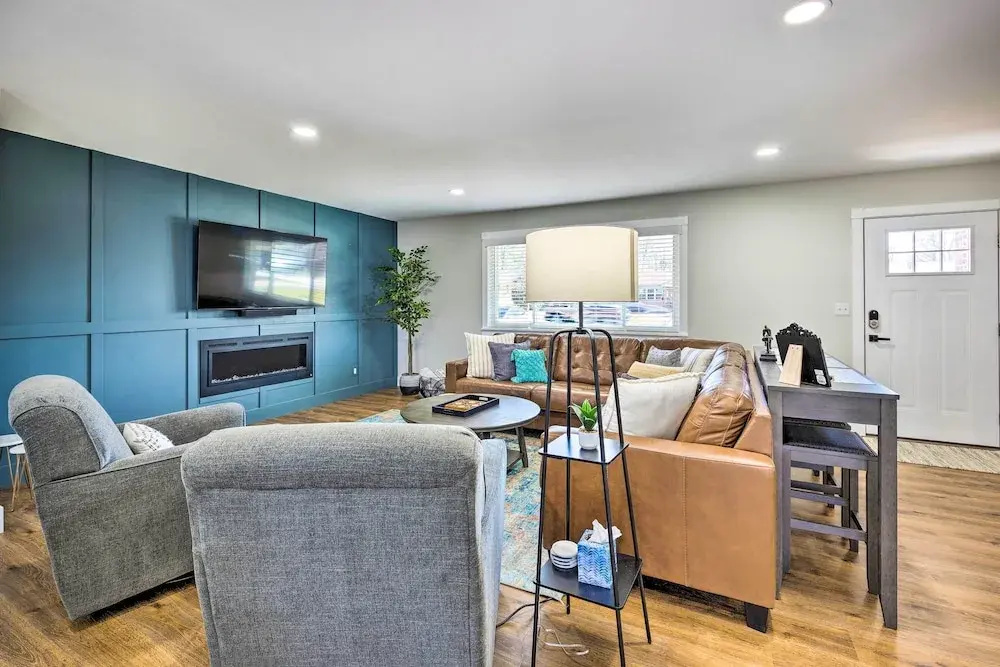 Bentonville Home about 1 Mi from Downtown!