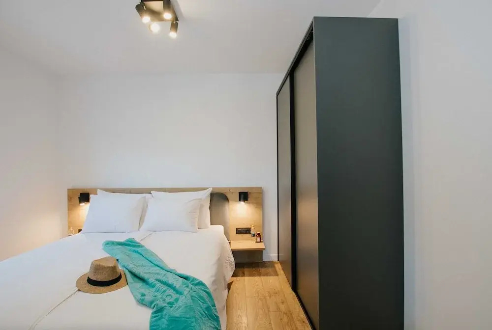 Oleander Urban Suites, high-speed internet, beach at 250, PET friendly