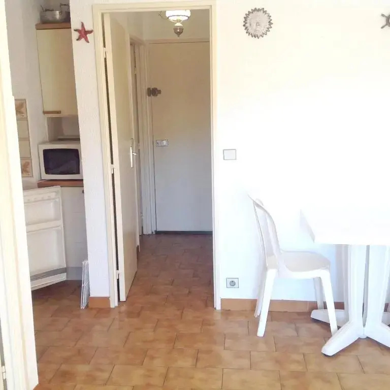 Appartement de 2 chambres a Cavalaire sur Mer a 400 m de la plage avec vue sur la ville et balcon