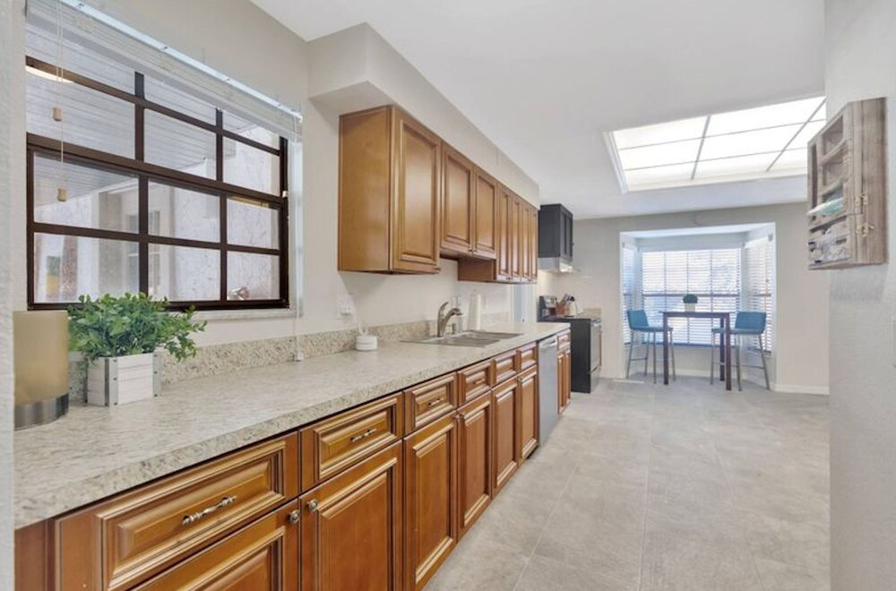 Huge 8BR wHTD Pool Ensuites Games Near Beach