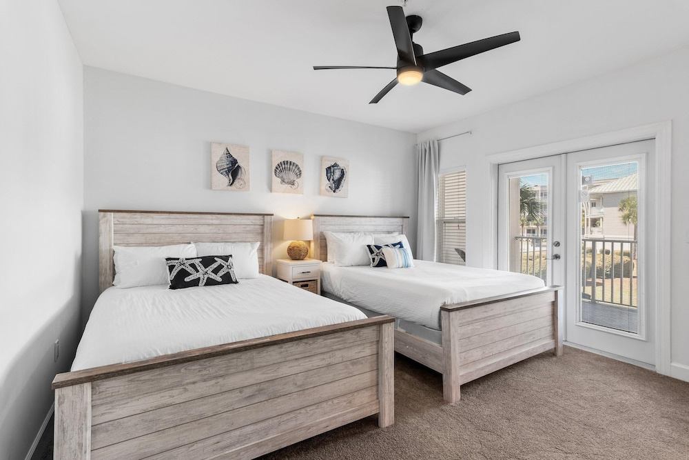 Pavilion Palms 103b