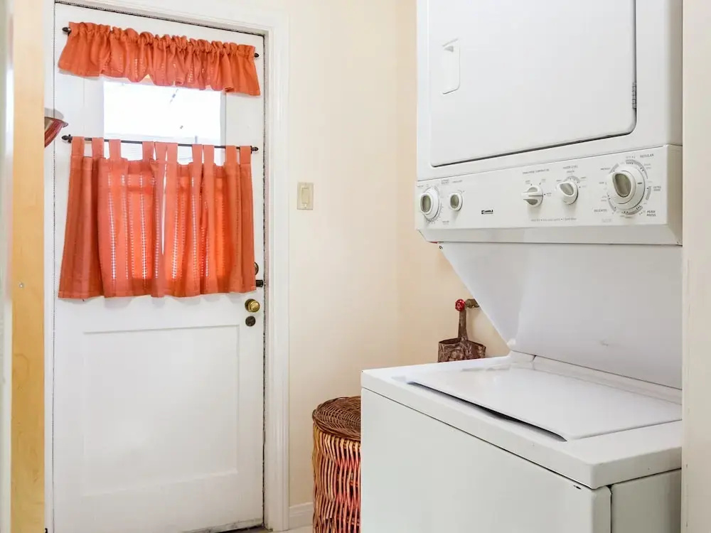 Delightful 2BR Ventura Duplex by RedAwning