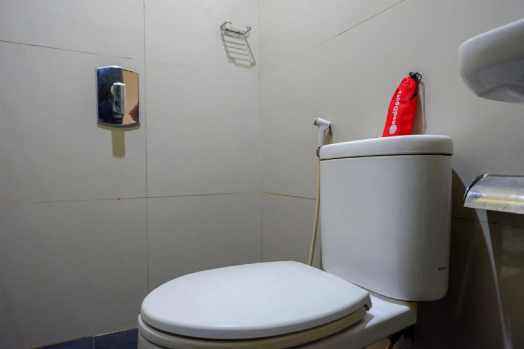 RedDoorz near Citraland Waterpark Kendari