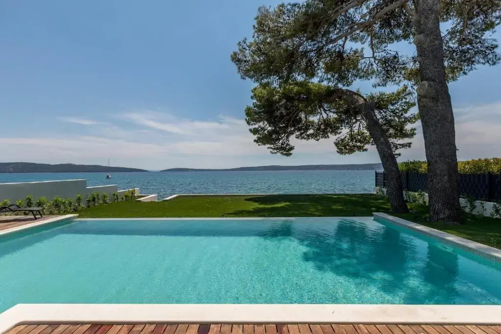 Beachfront Villa with Heated Infinity Pool and Direct Sea Access Kastela near Split