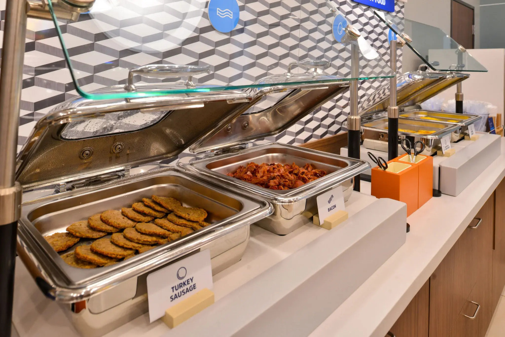 Holiday Inn Express & Suites Watsonville by IHG